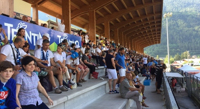 Vinceremo, vinceremo il ticolor!: tribuna stracolma a Dimaro, entusiasmo alle stelle