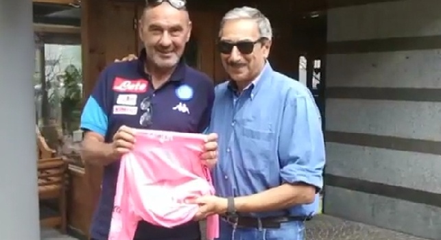 Bartoletti fa un regalo speciale a Sarri, consegna direttamente nell'hotel del Napoli [VIDEO]