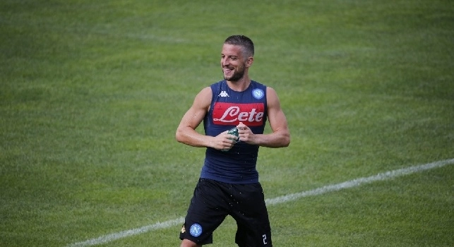 Chi non salta &egrave; juventino!, Mertens non si trattiene e comincia a saltare insieme ai tifosi a Dimaro