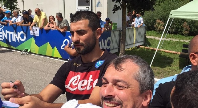 Siparietto Albiol-tifosi a Dimaro: Raul appena vedi Higuain... [VIDEO CN24]