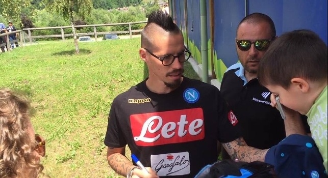 Hamsik con i tifosi a Dimaro