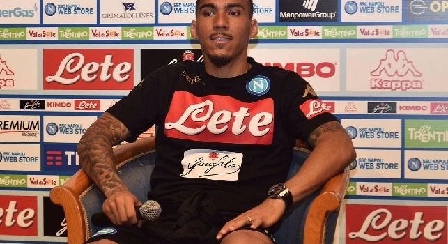 Siparietto Sarri-Allan: "Perch&eacute; questi capelli biondi?", il brasiliano risponde: "Quando mi guardo allo specchio..."