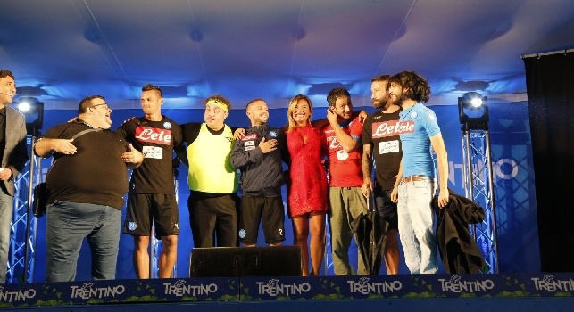 Made in Sud: a Dimaro spuntano Mertens, Tonelli e Maggio! I tre azzurri sul palco salutano i tifosi [FOTOGALLERY CN24]