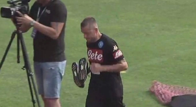 Emanuele Giaccherini lascia anticipatamente l'allenamento del Napoli