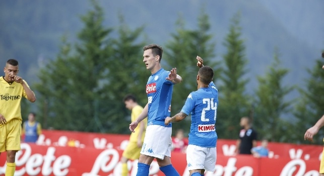 Napoli - Bassa Anaunia, fine primo tempo: 7-0 il risultato, tripletta Milik