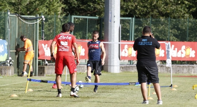 A Dimaro non c'è solo Sarri come allenatore: sul terreno di gioco anche Iachini [VIDEO]