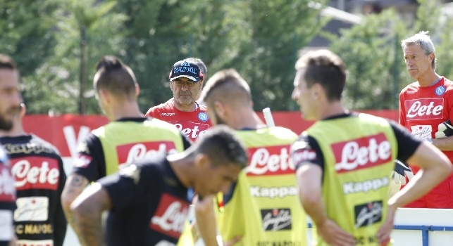 Sky - Sfida all'Inter, Sarri carica la squadra nella rifinitura: discorso con i giocatori in cerchio a Castel Volturno!