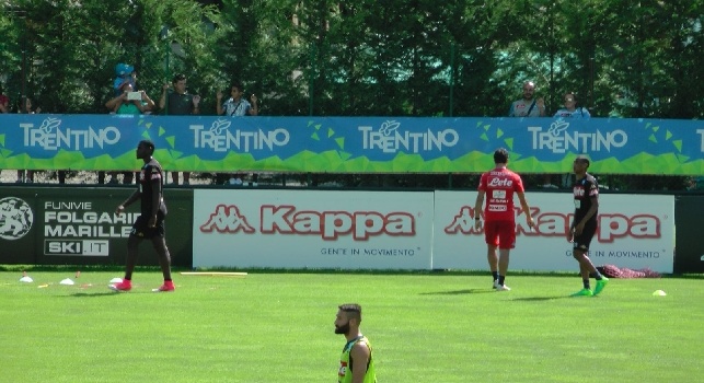 Duvan Zapata e Leandrinho si allenano a Dimaro