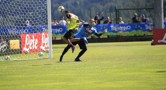 Insigne stacca di testa ed anticipa Luigi Sepe