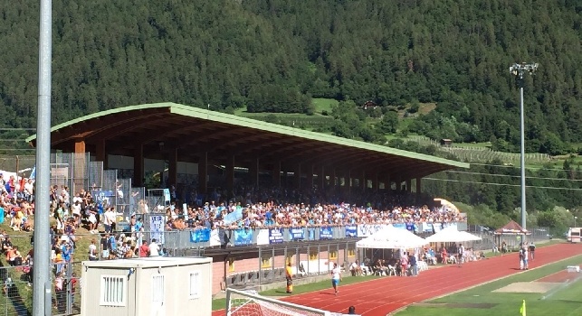Comunale di Carciato: spalti gremiti per l'allenamento del Napoli