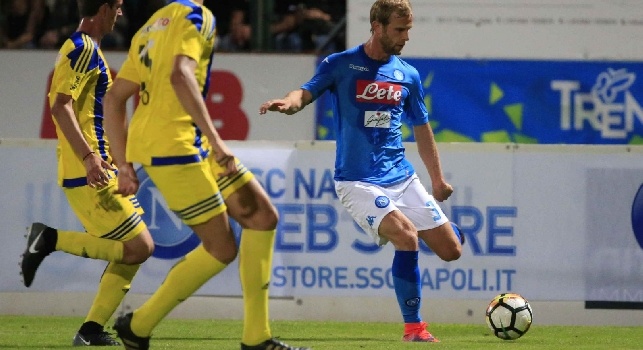CorrSport - Fiorentina su Simeone e Strinic, sul terzino del Napoli c'è in pressing anche il Genoa: la situazione
