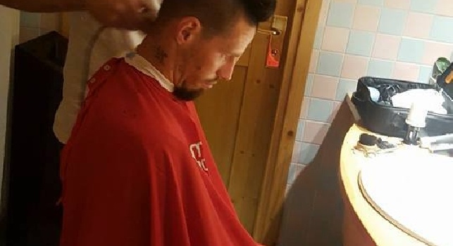 Costantino Intemerato è arrivato Dimaro, il barbiere si è subito dedicato alla cresta di Hamsik [FOTO]