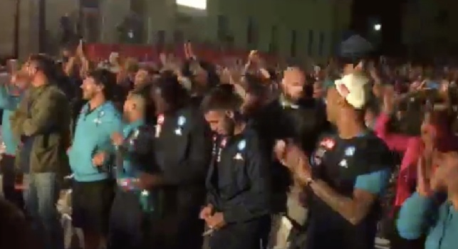 Insigne, Koulibaly, Ghoulam, Sepe saltellano a "Chi non salta juventino è!"