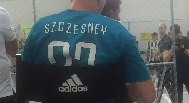 Szczesny e la maglia sbagliata