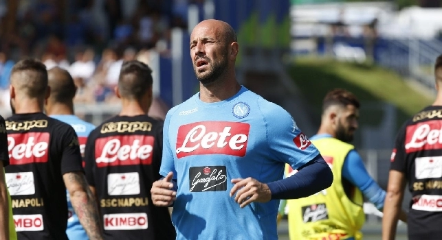 Da Melito a Dimaro per far felice Pepe Reina: il parrucchiere Mungiguerra soddisfa il portiere del Napoli [FOTO ESCLUSIVA]