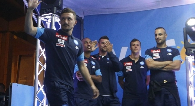Dimaro, alla presentazione anche i due nuovi acquisti: Mario Rui scherza, Ounas timido [VIDEO]