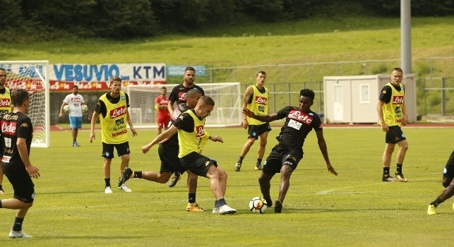 Dallo sguardo di Mario Rui alle immagini della partitella, gli scatti dell'allenamento mattutino [FOTOGALLERY CN24]