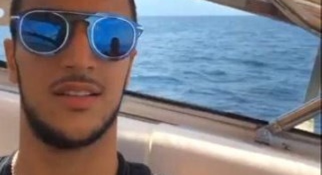 Ounas relax in barca: è innamorato del Golfo di Napoli [VIDEO]