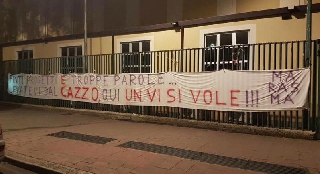 Fiorentina, striscione shock contro i Della Valle: Troppe parole, levatevi dal c***o [FOTO]