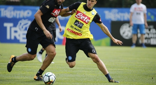 Ivan Strinić è un calciatore croato, terzino del Napoli e della Nazionale croata