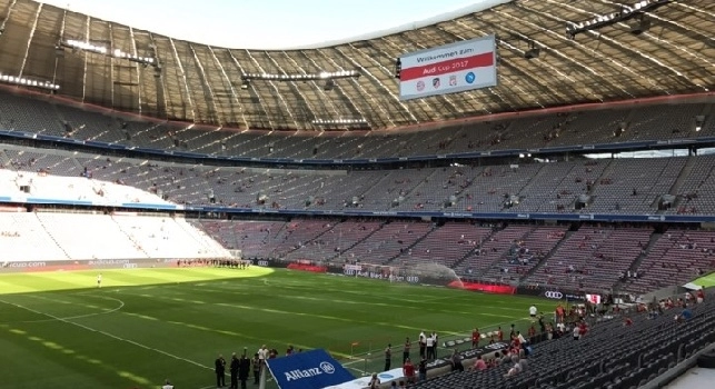 Napoli e Atletico Madrid in campo per il riscaldamento, Allianz Arena quasi piena [VIDEO CN24]