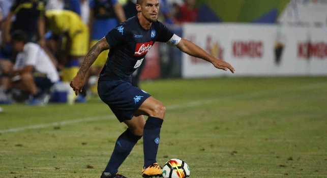 Christian Maggio in campo con la maglia del Napoli