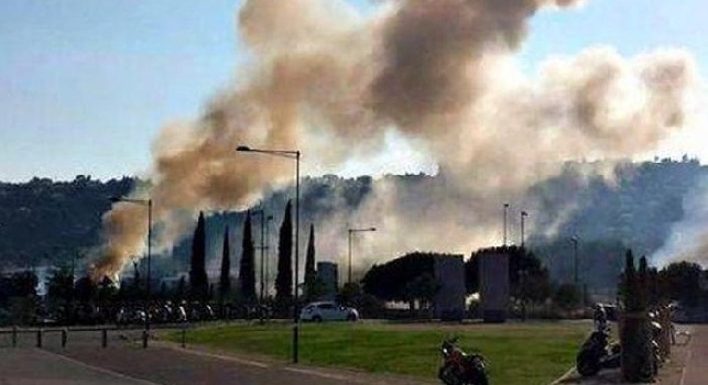 Incendio provocato dai tifosi del Napoli a Nizza
