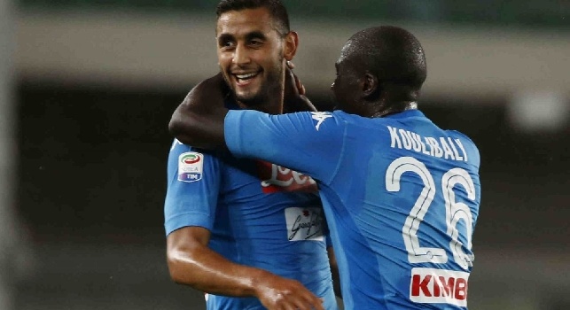 Faouzi Ghoulam esulta in Hellas Verona - Napoli con Koulibaly