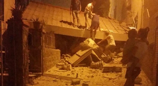Terremoto a Ischia, crolli a Casamicciola: morta un'anziana, ci sarebbe una seconda vittima. 10 dispersi e tanti feriti [FOTO & VIDEO]