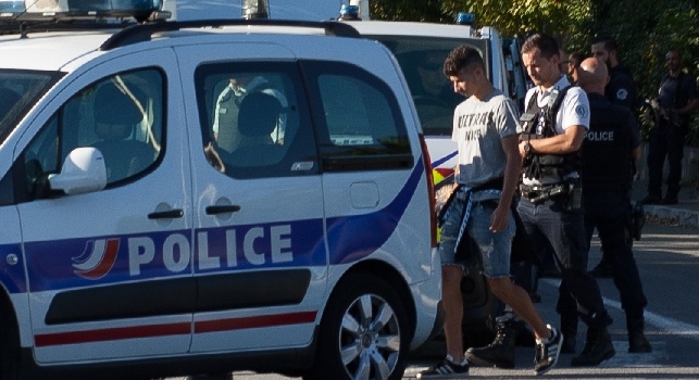 Da Nizza - Tre tifosi francesi arrestati all'esterno dell'hotel del Napoli: avevano con sè dei petardi e un coltello