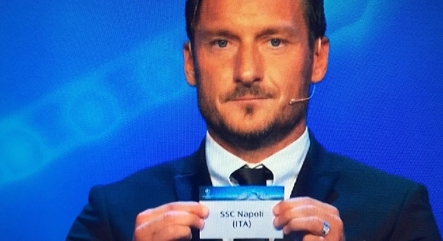 Champions League: Totti pesca il Barcellona nel girone della Juventus e scoppia a ridere [VIDEO]