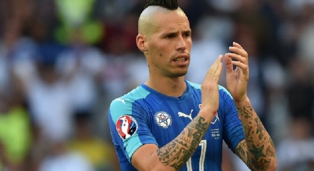 Prima sconfitta alle qualificazioni ad Euro 2020 per la Slovacchia di Hamsik: l'ex capitano azzurro anche ammonito