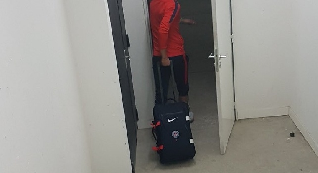 PSG, scontro Cavani-Neymar: arrivano quasi alle mani negli spogliatoi! Poi l'ex Napoli esce dalla porta di servizio [FOTO]