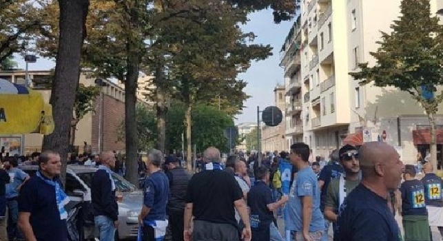 Clima d'amicizia a Ferrara: tifosi di SPAL e Napoli si mescolano in città [FOTO]