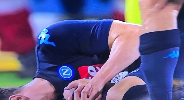 Terrore Milik, il ginocchio destro si gira! Esce via zoppicando [FOTO]