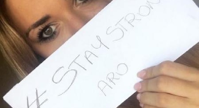 La compagna di Milik lancia un hastag di sostegno per Arek: #StayStrongAro, facciamolo tutti [FOTO]