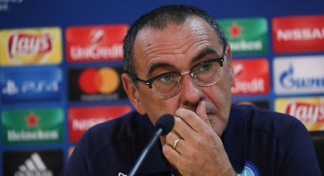 Maurizio Sarri (Napoli, 10 gennaio 1959) &egrave; un allenatore di calcio italiano, attuale tecnico del Napoli.