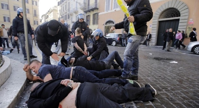 Arrestati tre 21enni olandesi per violenza e lesioni a pubblico ufficiale. La Questura allerta: altri olandesi ubriachi nel centro storico di Napoli