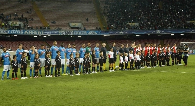 Napoli schierato in campo in Champions League