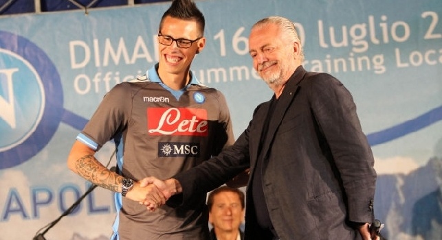 Asta benefica, De Laurentiis si aggiudica la maglia di Mertens: battuto Hamsik in finale