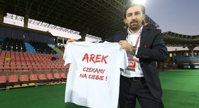 Arek ti stiamo aspettando!: splendido gesto della nazionale polacca per Milik! [FOTO]