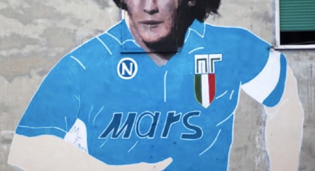 Il nuovo volto al murales di Maradona