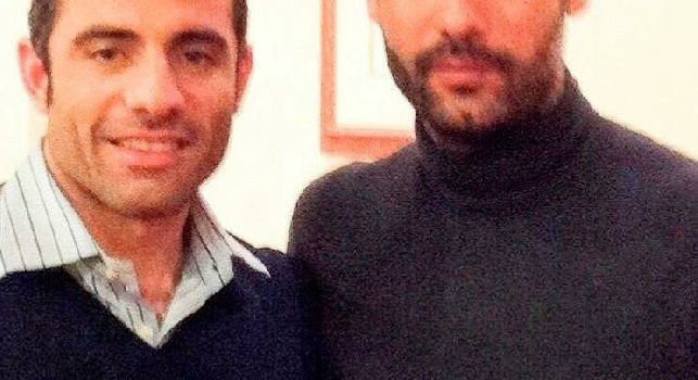 L'ex Napoli Esposito posa con Guardiola, i due sono stati compagni di squadra nel Brescia [FOTO]