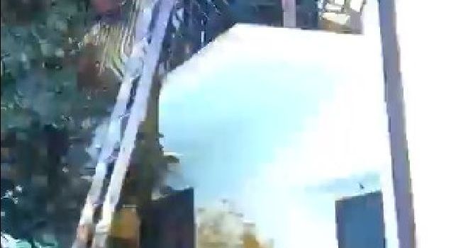 Teano, un innamorato fa una serenata alla fidanzata sulle note di <i>Un Giorno All'Improvviso</i> [VIDEO]