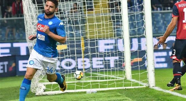 Mertens festeggia un gol da favola contro il Genoa