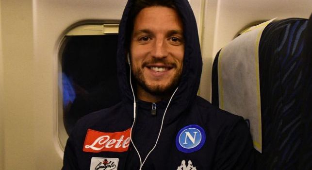 Mertens sorride in aereo