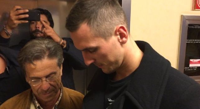 Sky - Buone notizie per Milik da Villa Stuart: il ginocchio sta molto meglio rispetto a quando si oper&ograve; l'altro un anno fa