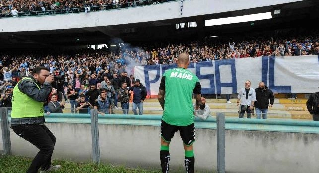 Hysaj pagaci da bere!: siparietto con gli ultras per le 100 presenze, poi il coro da brividi [VIDEO]