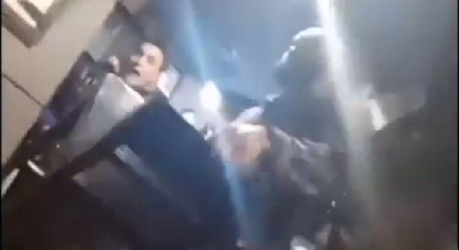 Agguato ucraino ai tifosi del Feyenoord: scoppia una rissa violentissima nel pub [VIDEO]