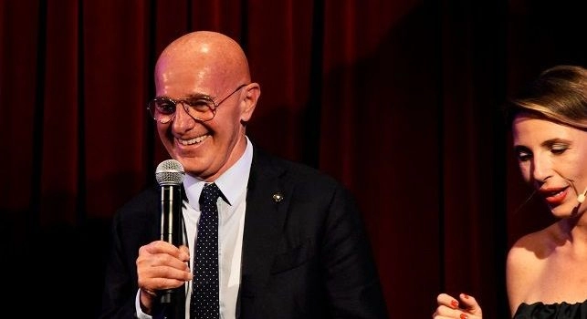Sacchi: Il Napoli ha avuto coraggio, non puniamoli. Alcuni azzurri hanno sbagliato nelle scalate difensive